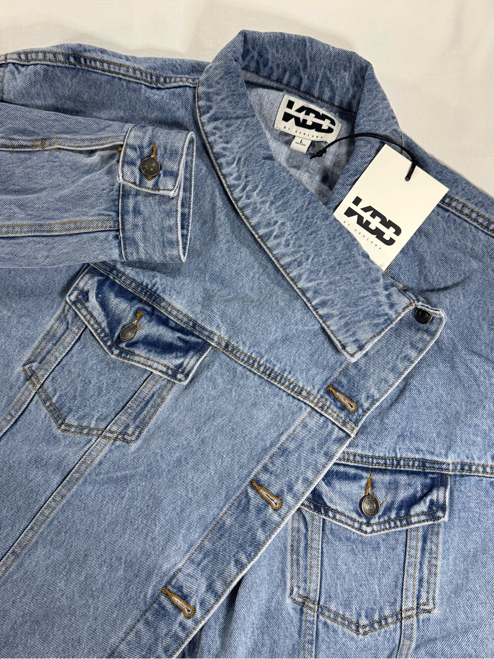 NWT! KBB by Kahlana Asymmetrical Oversized The Denim Jacket Light Wash Women’s L